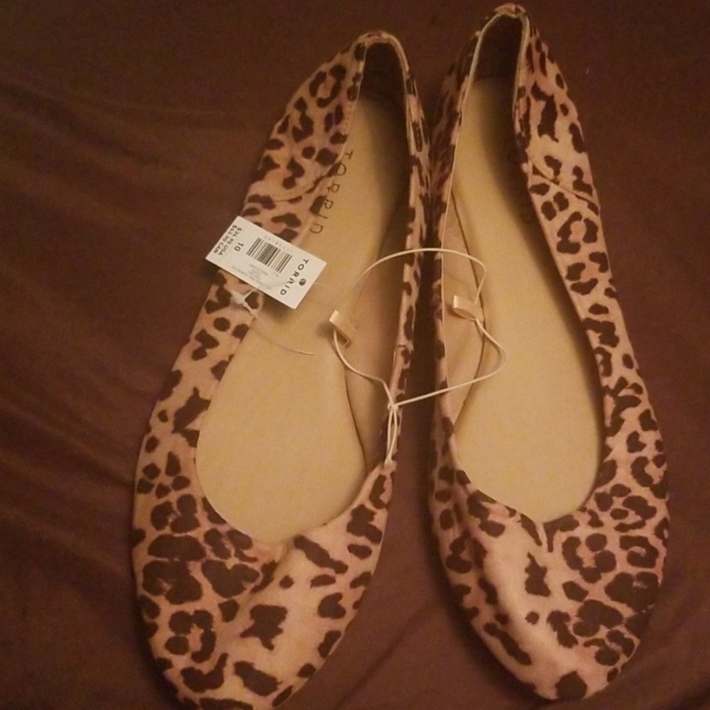 Brand new 10W Torrid Leopard print flats